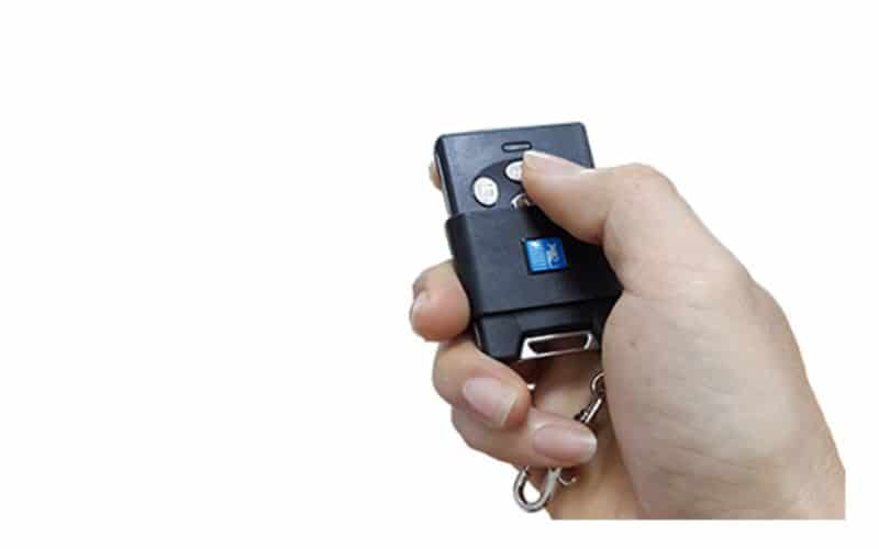 CÁCH THAY PIN ĐIỀU KHIỂN CỬA CUỐN TẠI NHÀ SIÊU ĐƠN GIẢN. Cửa Cuốn Đà Nẵng Chính Hãng Giá Tốt Mới Nhất 2026 | Austdoor Hoàng Gia thay pin điều khiển cửa cuốn